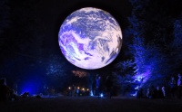 Discovery“太空周”揭幕公众艺术展，带你登上月球