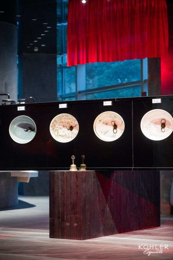 科勒达利艺术藏家展：科勒艺术系列台盆与达利标志性的胡子结合而成的“胡子钟”.jpg