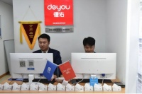 社保、员工宿舍、亲属津贴……这位店东对经纪人到底有多好？