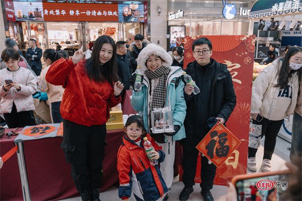 “家在沈阳”冬日雪暖阳 和平送福——设计师张寅助力沈阳文旅行动