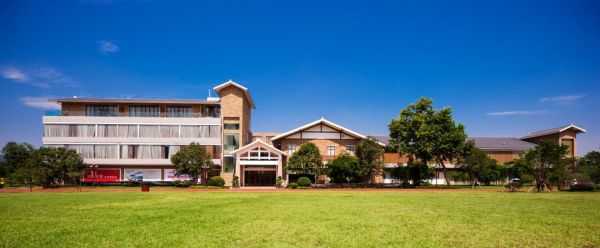 17 外景：蓝天绿地之间，只需放空思绪，清新呼吸