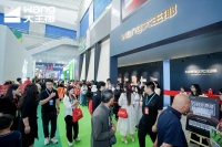 答案在“旗舰美学”，把“经营焦虑”转化为可复制的“店效增长”