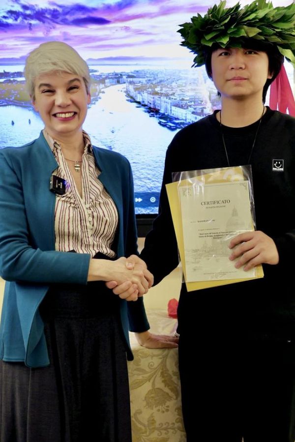 14岁的中国少年Gary宫浩展,于威尼斯比萨尼宫的个人独立艺术展厅成功举办