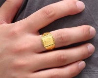 单身为什么中指戴戒指 女生戴戒指一定有对象吗