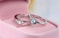 结婚戒指戴左手还是右手 结婚戒指一般买多少钱