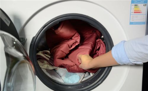 波轮洗衣机清洗羽绒服示意图