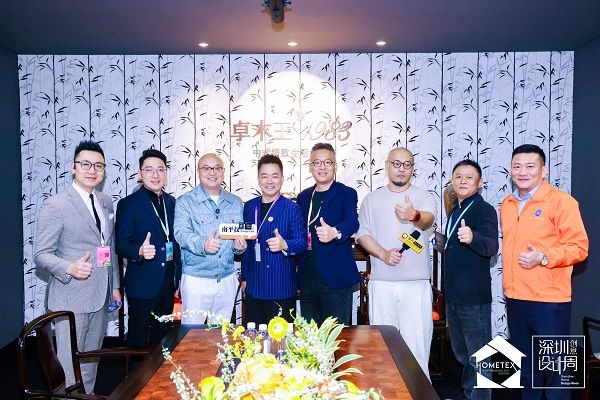 卓木王总裁杜长江与到场嘉宾合影