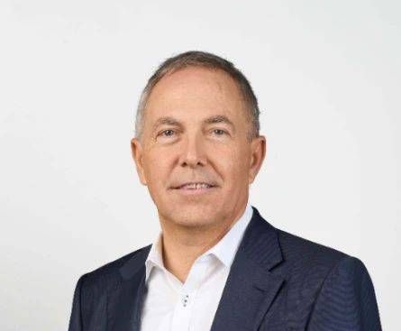 首席执行官贺思乐