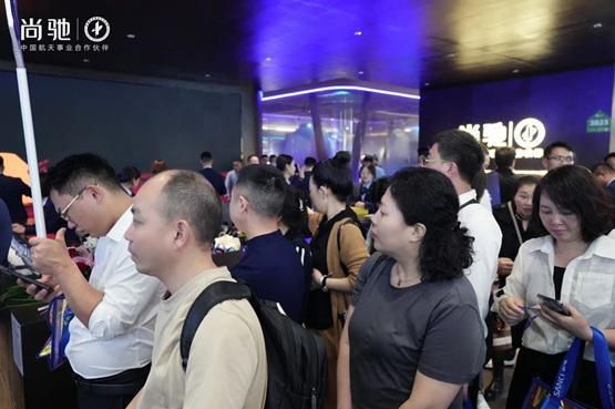 尚驰集团AI➕定制床垫新品亮相东莞展，诠释健康睡眠新风向