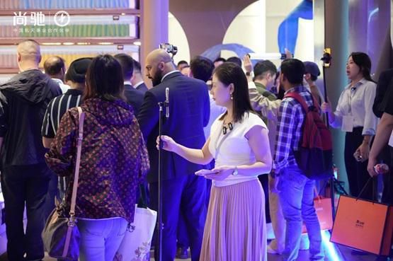 尚驰集团AI➕定制床垫新品亮相东莞展，诠释健康睡眠新风向