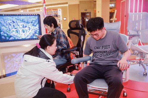 西昊“职场撑腰站”线下快闪活动,引领健康舒适办公新乐趣