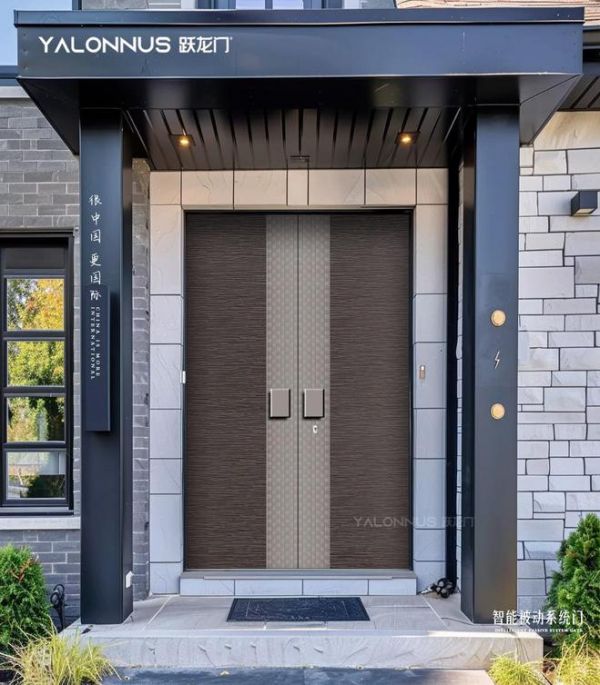 跃龙门丨2025高端定制入户门趋势解析