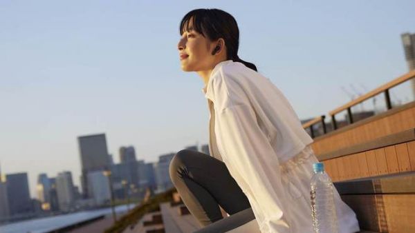 AH-C840NCW 耳机与充电盒