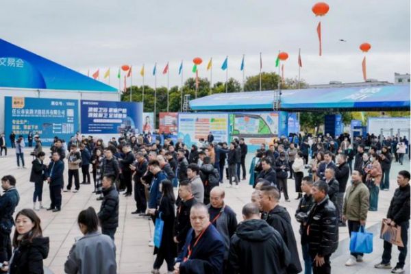 Labothon Bathware Team at the Fair