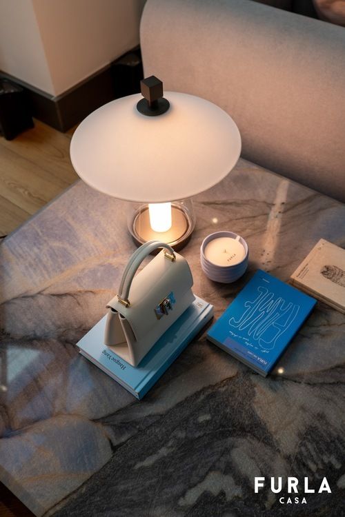 PETALO Dining Table Image