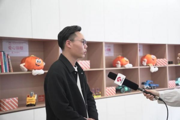 参观儿童图书室
