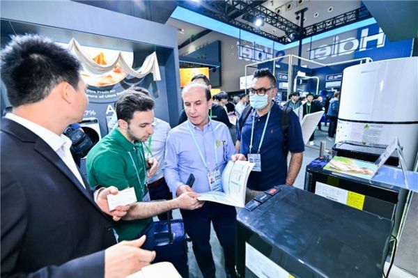 海尔AI智能饮水机