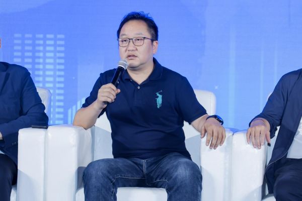 行业两会现场讨论