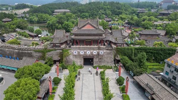 明清阁承接横店清明上河图影视基地的仿古宅项目