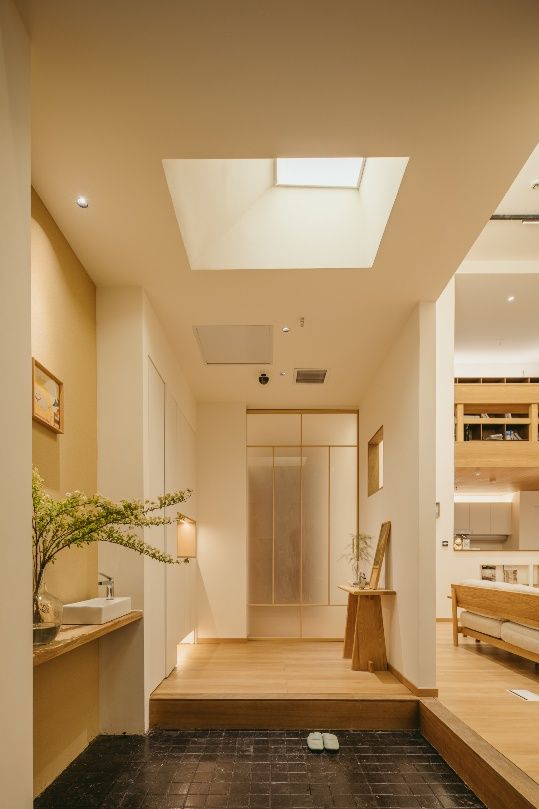 策展人吴抗洋与艺术家TVLBONE