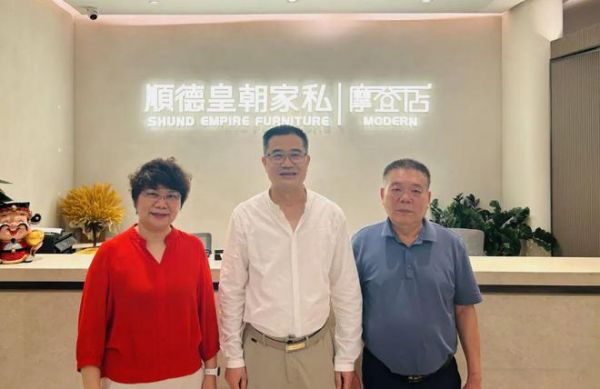 王克会长与岑浩强董事、黎国开总经理合影