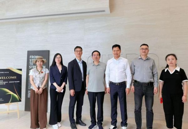 调研团队与希洛北京运营中心工作人员合影