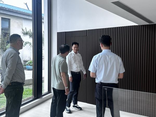 调研团队讨论现场