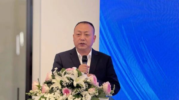 李作奇副会长照片