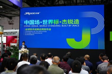 中国塑胶跑道材料高光时刻