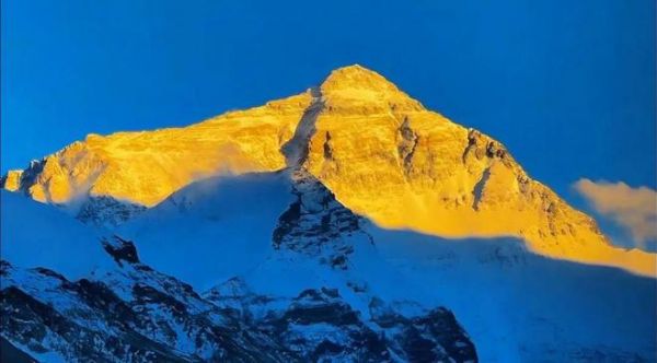 德尔登山队成功登顶珠穆朗玛峰南坡