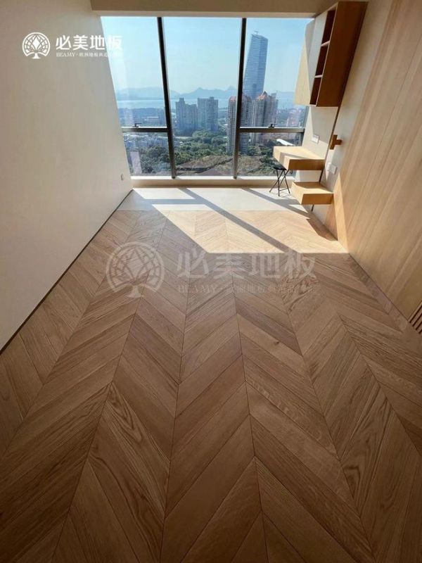 Example of wood flooring color difference