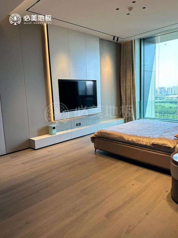 Example of wood flooring color difference
