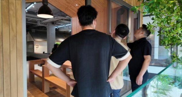 明樘门窗华中大区总监与长沙经销商合影