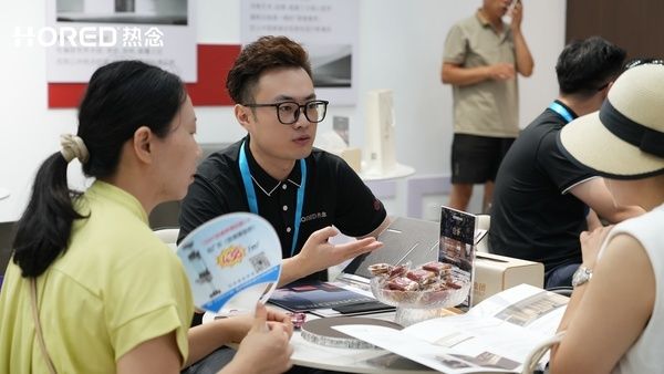 热念家居展会现场人气高涨