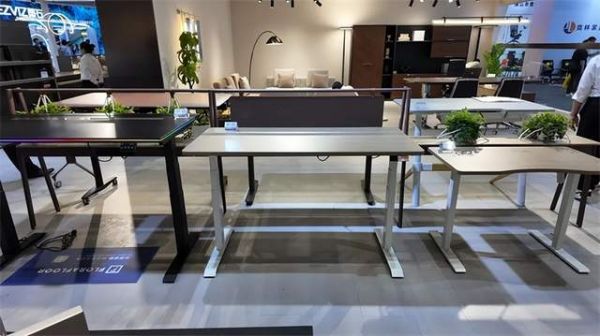 Smart Lifting Desk by Jiechang Drive