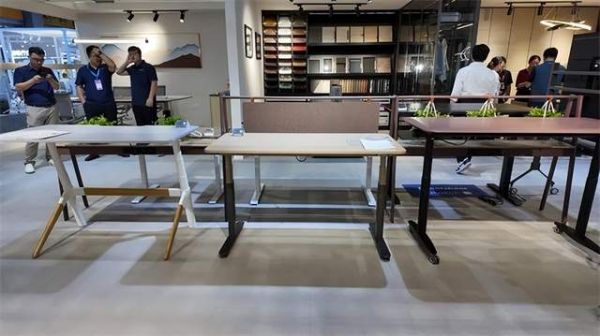 Smart Lifting Desk by Jiechang Drive