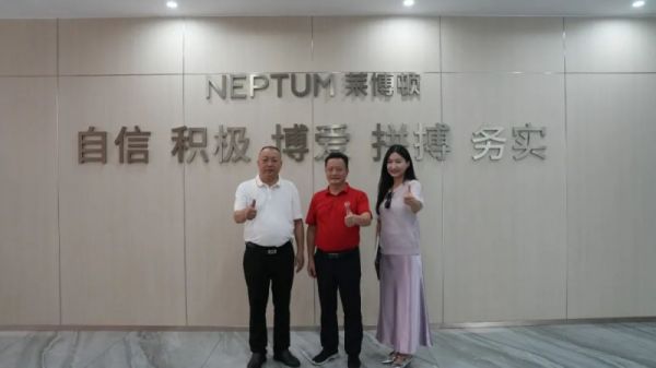 李作奇主席与莱博顿卫浴交流
