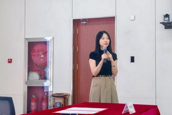 全联产业工人委员会会长兼芝麻装董事长魏晓飞