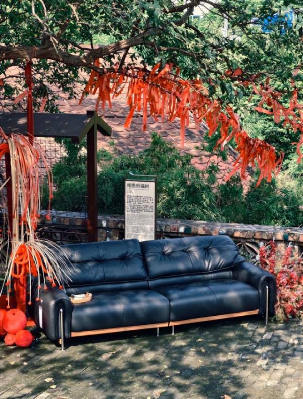Klin Sofa by Mu Mo Furniture