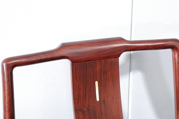 Color and Craftsmanship of the Mahogany Tea Table