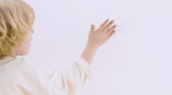 宝宝的墙面创作