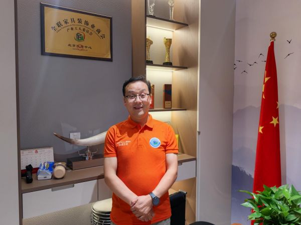 装修手艺人毛青春团队工作场景