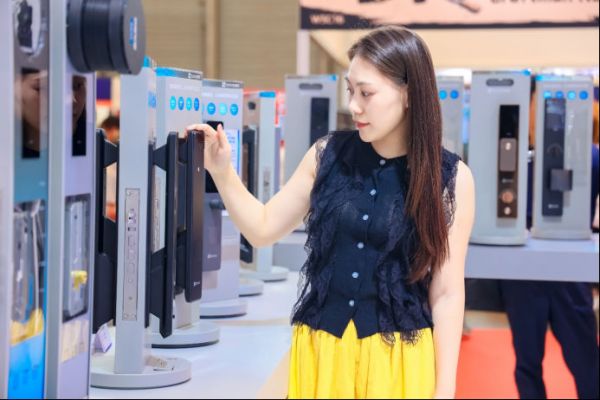 FlirSmart AI Smart Lock Features