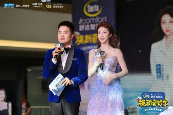 Zhang Xiaowan experiencing the Serta iComfort smart bed