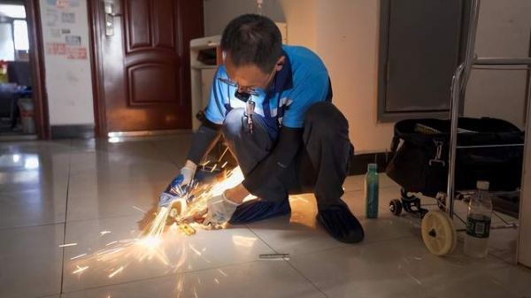 周师傅与万师傅合作