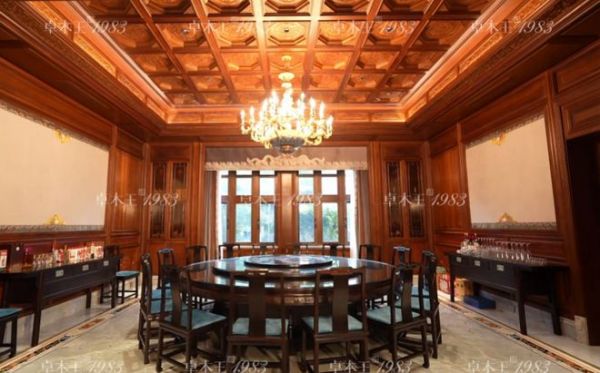 Zhuomu Wang Redwood Furniture Dining Room Case: Wood Tone and Grand Banquet