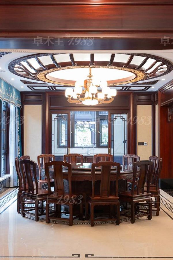 Zhuomu Wang Redwood Furniture Dining Room Case: Wood Tone and Grand Banquet