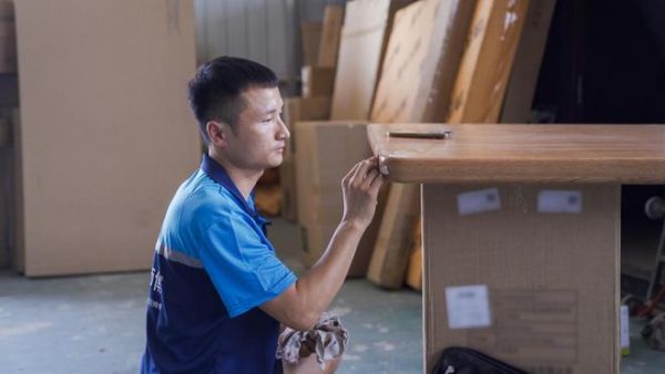 万师傅重磅上线“大师精修”,高端家具一次修复