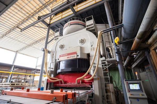 秦皇达陶瓷臻丝绒瓷砖持续创新