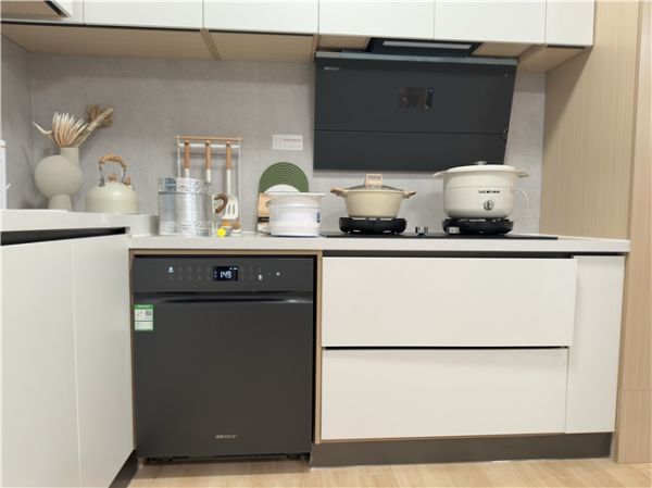 帅康在展会上展示的厨电产品